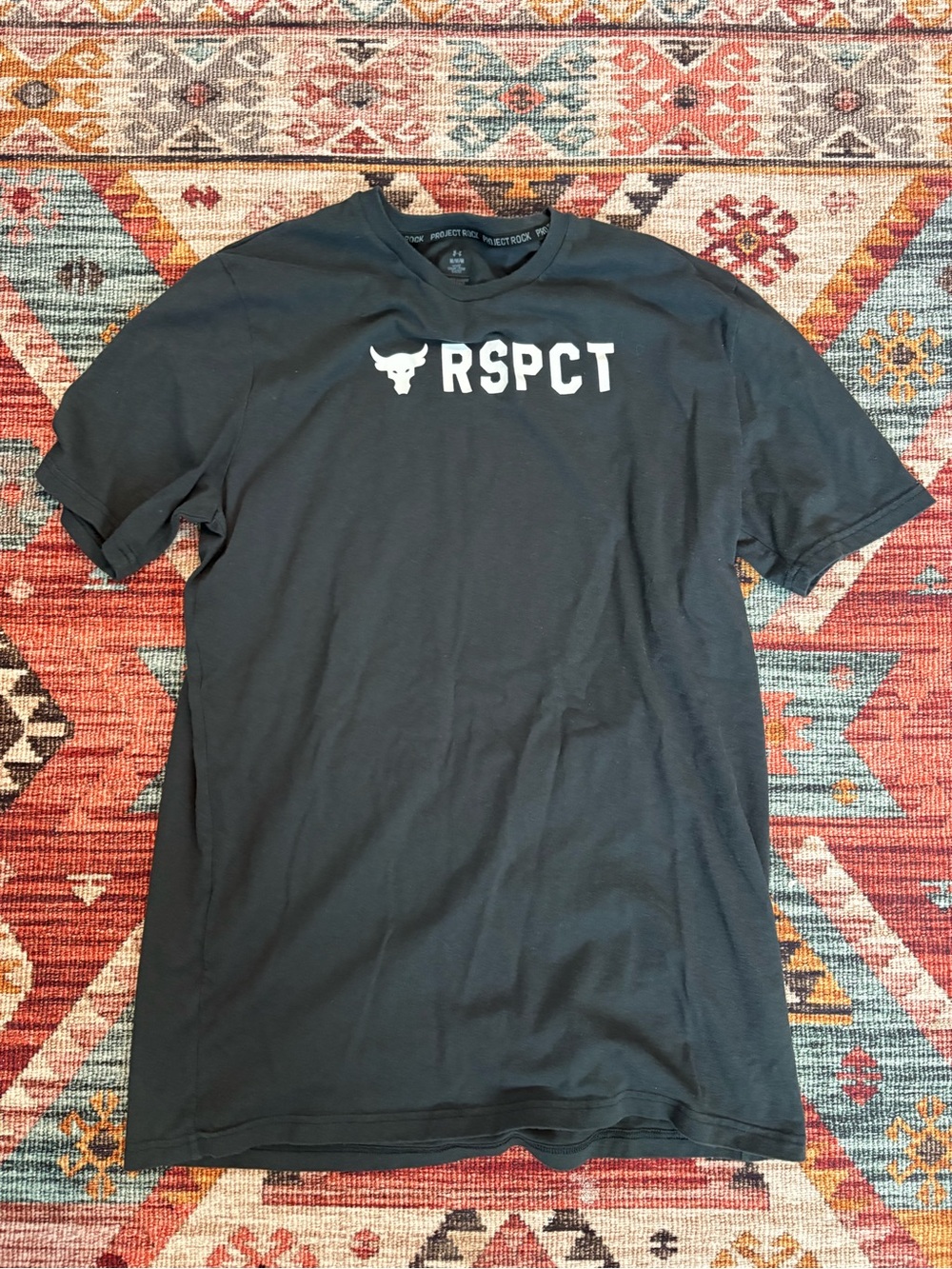 Men’s medium under armour project rock tee